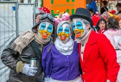 Bunter Karneval auf den Straßen Deutschlands – was man über Fasching wissen sollte?