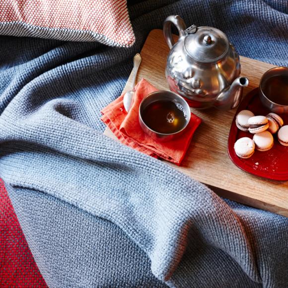 Blankets, decorative pillows, cozy, relaxing, serving tray, teapot living ideas