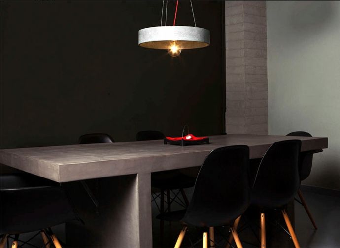 Esszimmer Essbereich Arbeitstisch Stühle Tisch Hängeleuchte Beleuchtung modern Schwarz Weiß Rot-Dekoration aus Beton