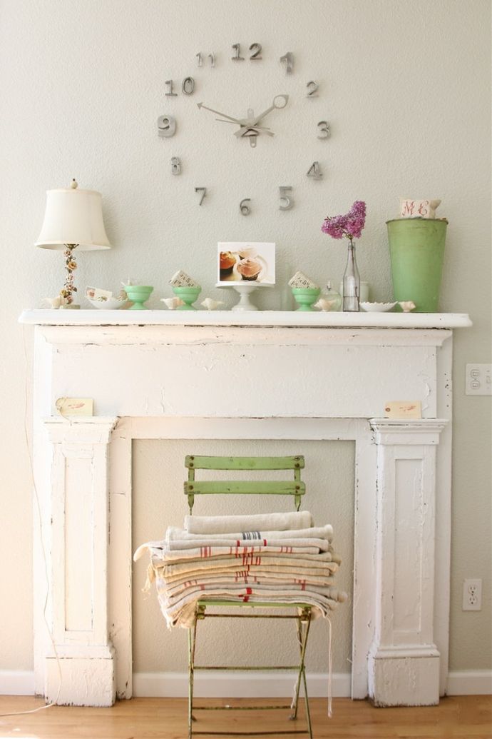 Fireplace console wall clock deco green white romantic-shabby chic design