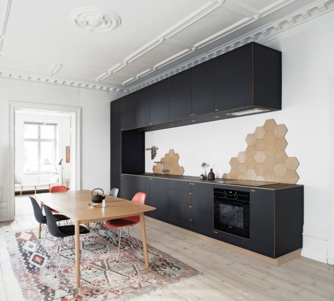 Küche Holztisch Küchensystem Oberschrank Schwarz Kelim Wabenform modern