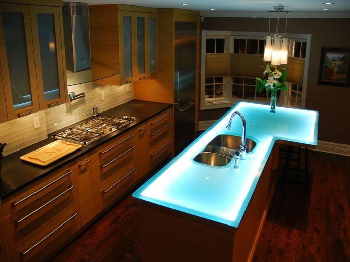 Küche modern Holz Arbeitsplatte Glas LED Beleuchtung