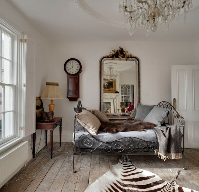 Retreat Bed Deco Cushions Metal Decorated Animal Fur Carpet Mirror Wall Clock Chandelier-Shabby Chic Furniture