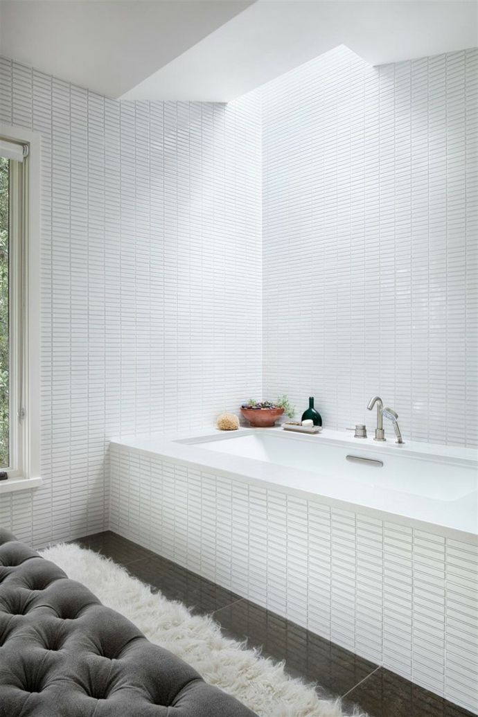 Sofa Teppich Badewanne Weiß Fliesen-Badezimmermöbel
