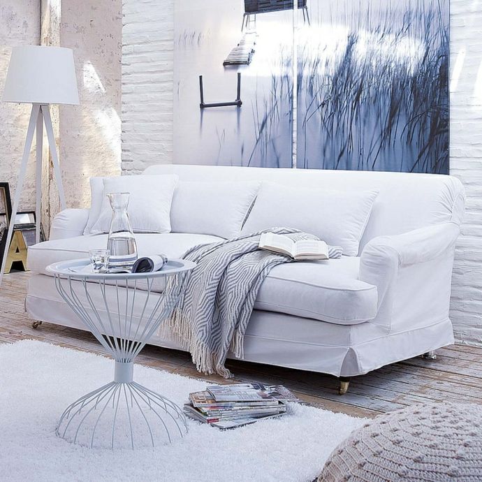 Weißes Sofa sanfte Farben modern-neue Romantik