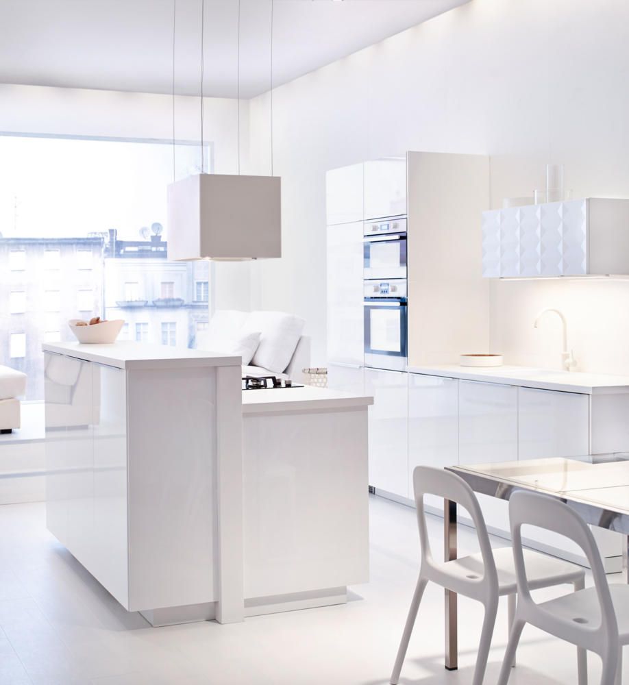 Wohnideen Küche Weiß Küchensystem Dunstabzugshaube Fensterbank Hochglanz modern-Küchen Ideen