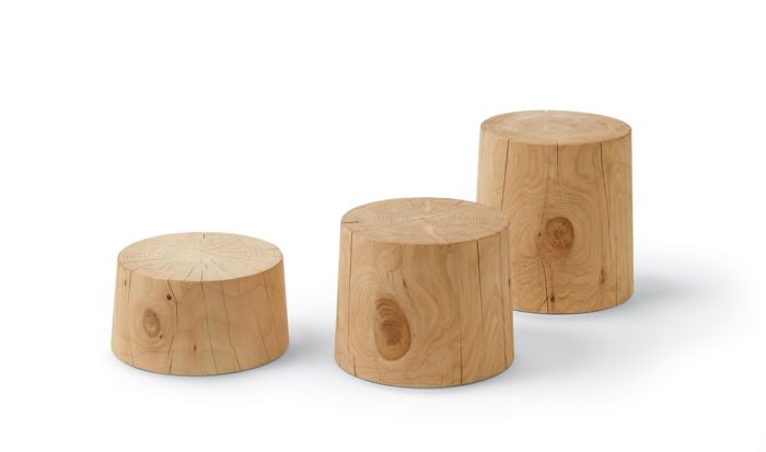 Baumstamm als Tisch oder Hocker-Hocker aus Zedernholz Sitzmöbel Designerstück Haptik einfache und klare Form naturbelassen Deko
