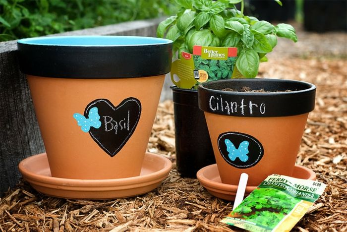 Painting flower pots with blackboard paint-When repotting, re-use is made easier-Plant pot herb garden ceramic blackboard paint