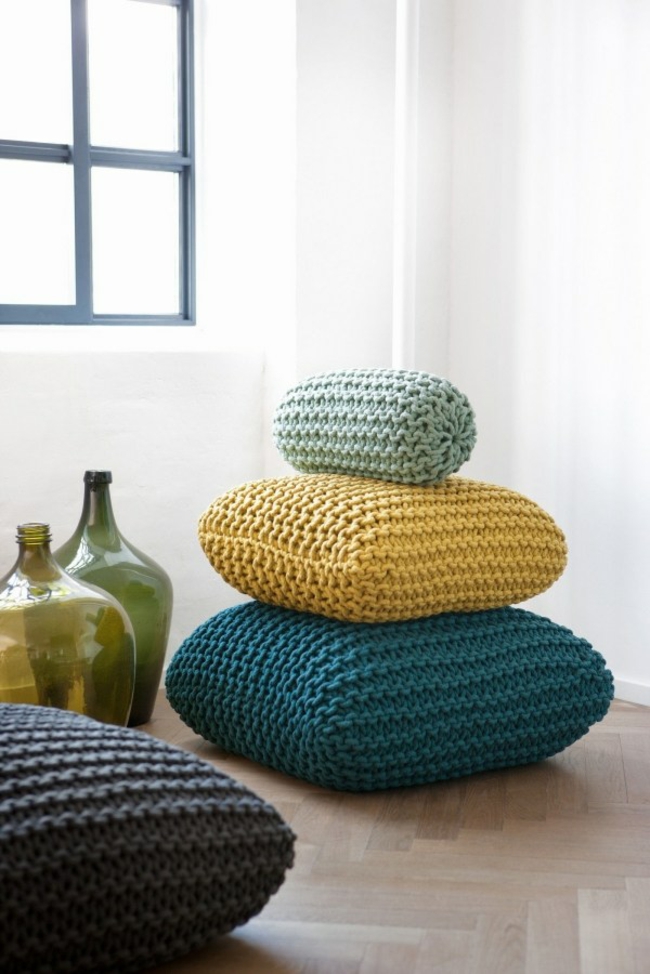 Floor cushions in knitted look furnishing trends