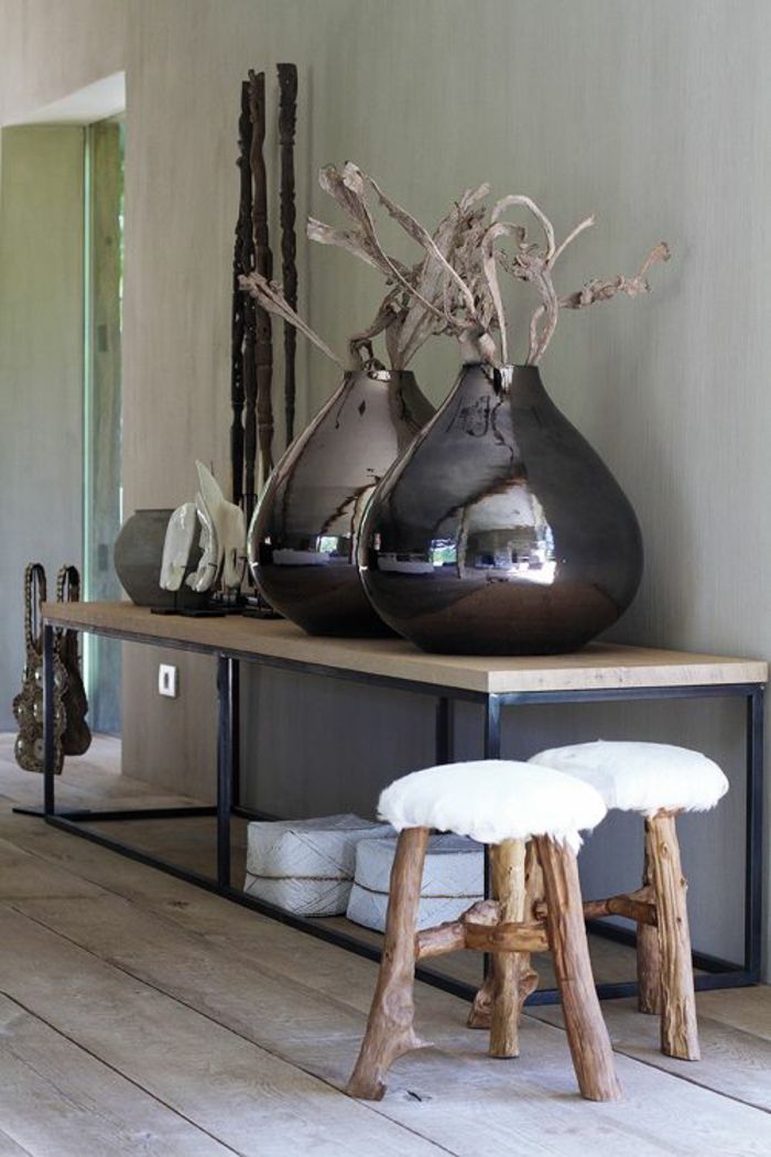 Floor vases in brown-Decorative floor vases in a contemporary design