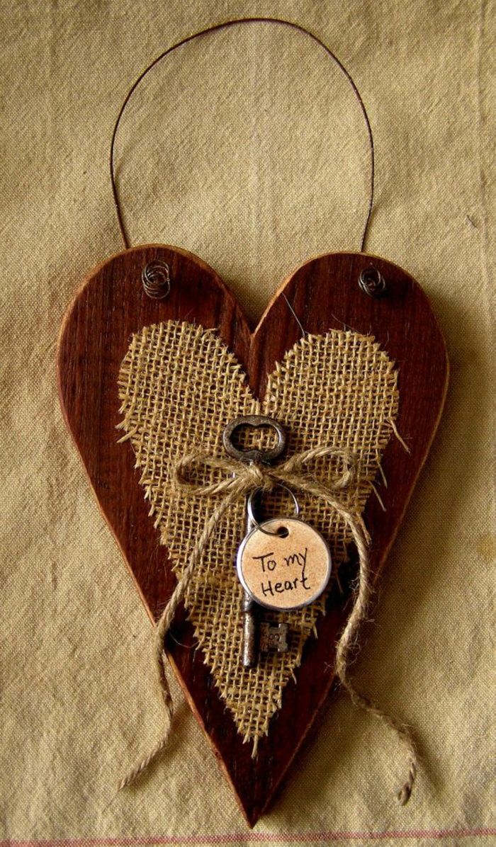 DIY heart shape wooden key and burlap decoration ideas for Valentine's Day
