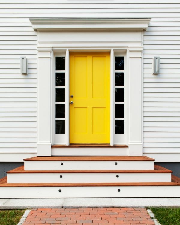 Die Haustür sollte die Lebenseinstellung der Bewohner widerspiegeln-Auffällige Eingangstür mit Seitenteil