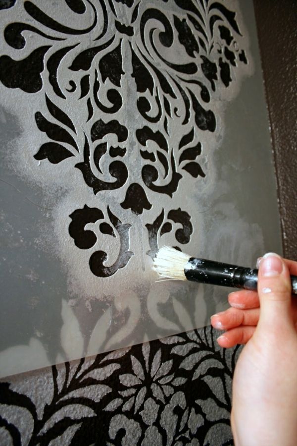 Decorate the walls yourself with a dab brush and stencil - idea stencil