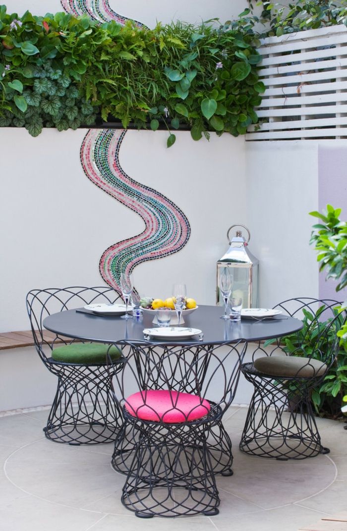 A chic and stylish solution - garden furniture made of metal