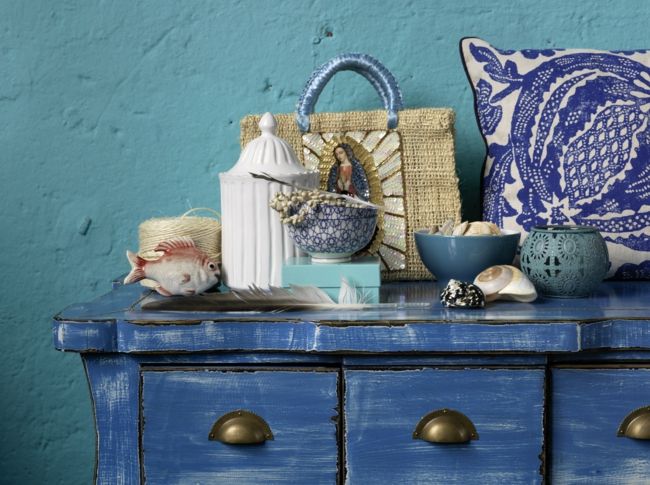 Furnishing color blue, vintage look, chest of drawers, home accessories-living room ideas