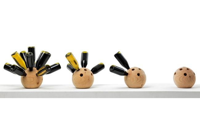 Unique wine storage in bowling balls made of wood-wine rack design unusual idea wood