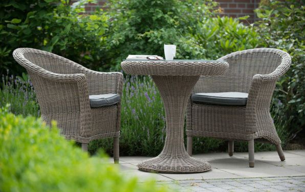 Flechtmöbel aus Polyrattan sind für den Außenbereich besonders geeignet-Gartenmöbel-Set Polyrattan Gartengestaltung wetterfest