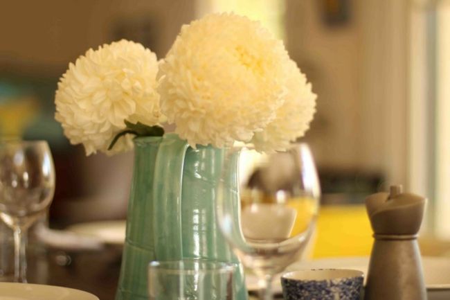 Fresh flowers in every room - beautiful decoration ideas