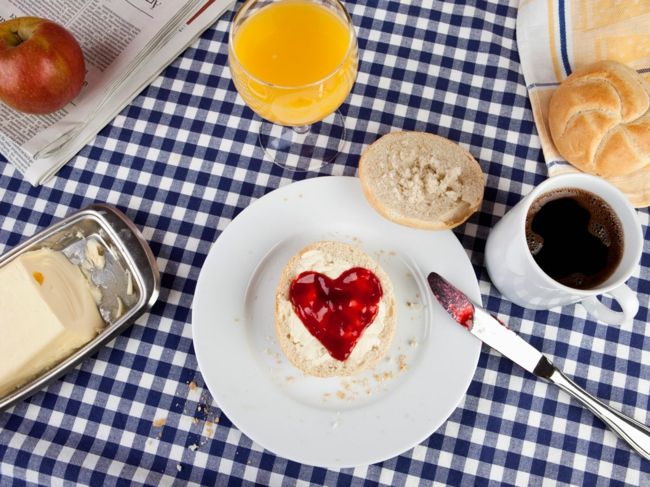 Breakfast with heart motif ideas for Valentine's Day