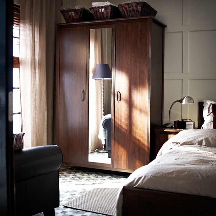 Garderobe aus Massivholz im skandinavischen Stil-Hochwertige Kleiderschränke für das Schlafzimmer