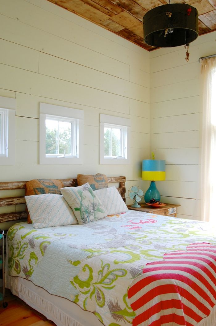 Cozy bedroom DIY headboard Euro pallet