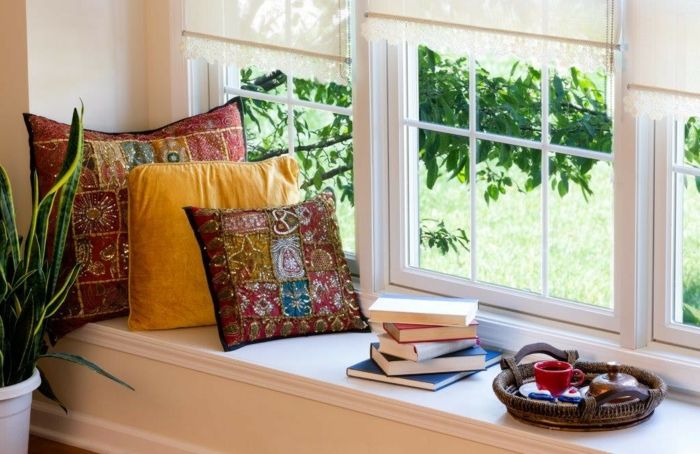 Gemütlichkeit auf der Fensterbank mit Hilfe von Büchern, Deko Kissen und Kaffee schaffen-Dekoration Einrichtung Wohnzimmer Fensterbank