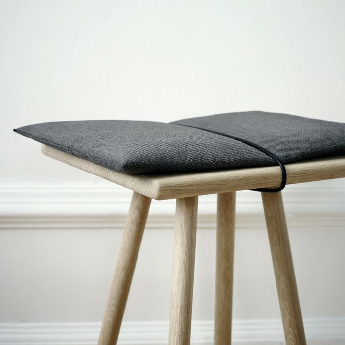 Hocker mit Sitzkissen aus Eichenholz-hochwertige Designermöbel Barhocker Fußstütze Ablagefläche Eichenholz schlichtes Design