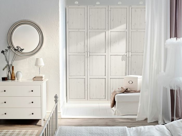 Ikea Garderobe mit Scharniertüren in Weiß-Hochwertige Kleiderschränke für das Schlafzimmer