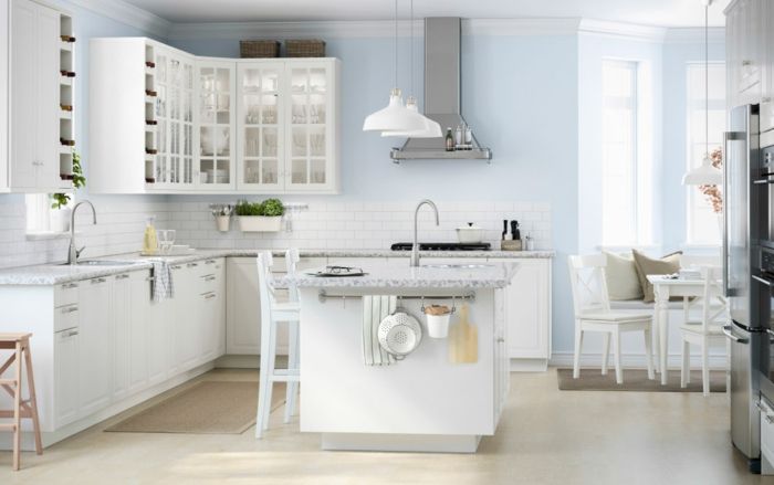 Ikea Küche in Weiß modern klassische Glastürchen-Küchenregale mit Glastüren