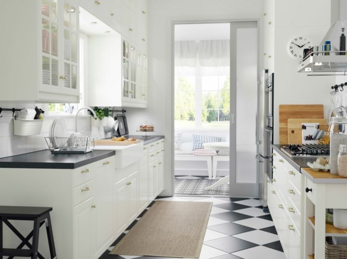 Ikea klassisches modernes Küchensystem in Weiß-Küchenregale mit Glastüren