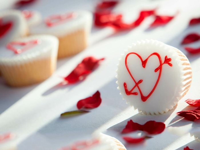 Interessante Cupcakes zum Valentinstag-Dessert Herzform Cupcakes Valentinstag