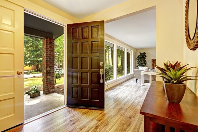 Jede Tür im Haus soll sich komplett öffnen können-Feng Shui Gestaltung Tipps Eingangsbereich Tür Haustür