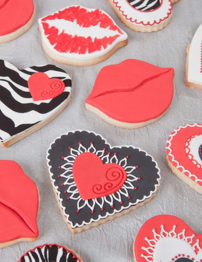 Biscuits with fondant and unique shapes-These little sweets are real eye-catchers as decorations-Desserts Biscuits self-baked heart-shaped Valentine's Day