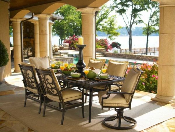 Eine schicke und stilvolle Lösung – die Gartenmöbel aus Metall