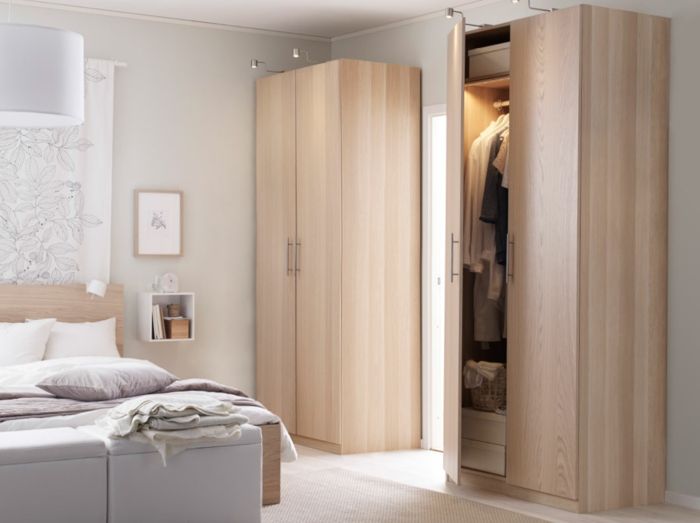 Small cloakroom with oak effect-high quality wardrobes for the bedroom