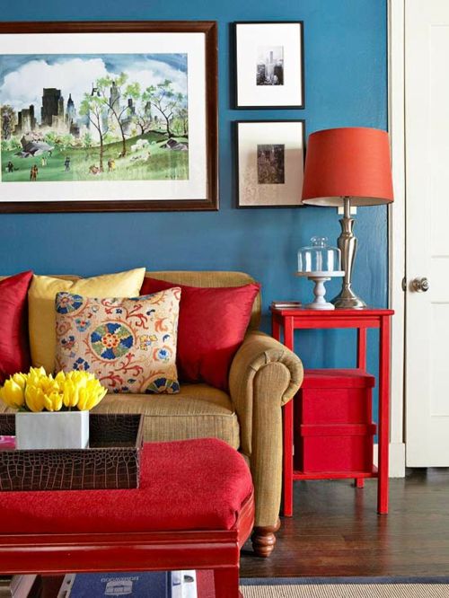Kleiner Beistelltisch schafft Ordnung im Wohnzimmer-Nischenlösungen Aufbewahrung Ordnung Wohnzimmer farblicher Akzent