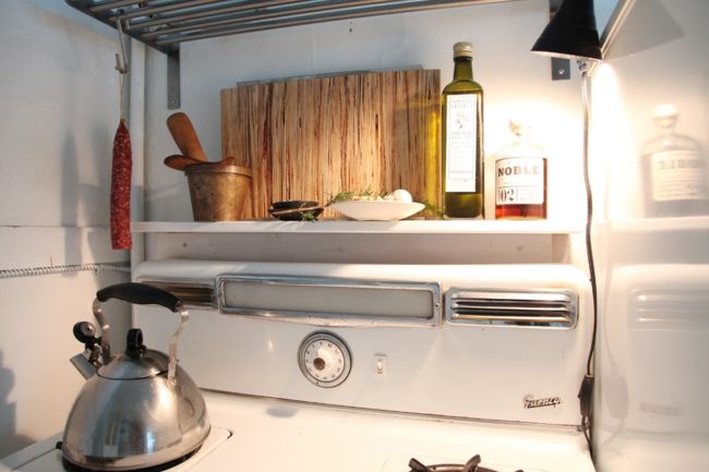 Kompakte Küche mit Vintage Elementen-Eklektische Wohnung Vintage rustikal