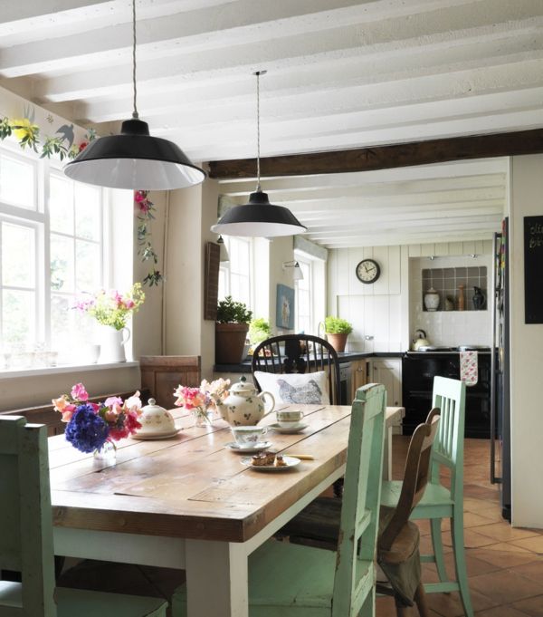 Licht, Ordnung und Charme im Landhausküche-Esszimmerstuhl rustikal Stühle Holz