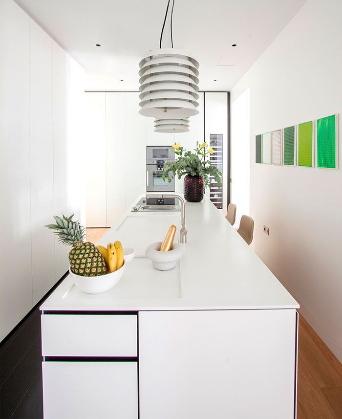 Moderne Küche mit separatem Essbereich-Minimalismus moderne Küche in Weiß