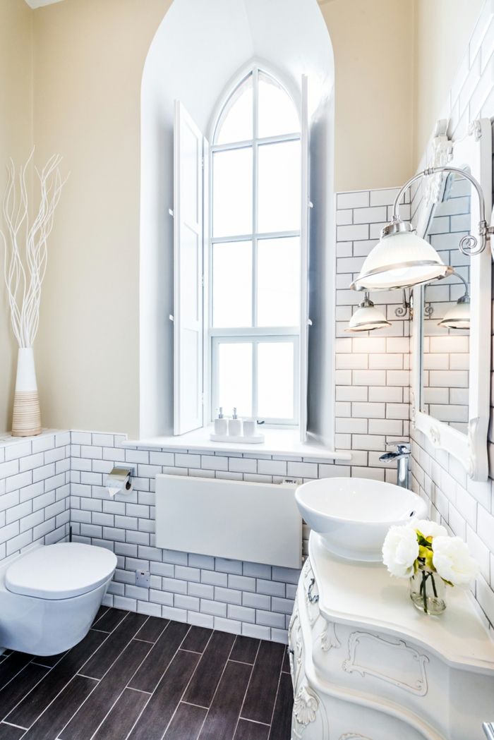 Modernes Badezimmer mit Vintage Elementen-Altbau Renovierung Ziegelbau Zementfliesen ländlich rustikal