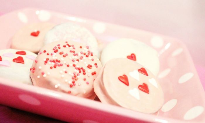 Oreo Cookies in weißer Schokolade-Nachtisch Herzform Herzchen Valentinstag
