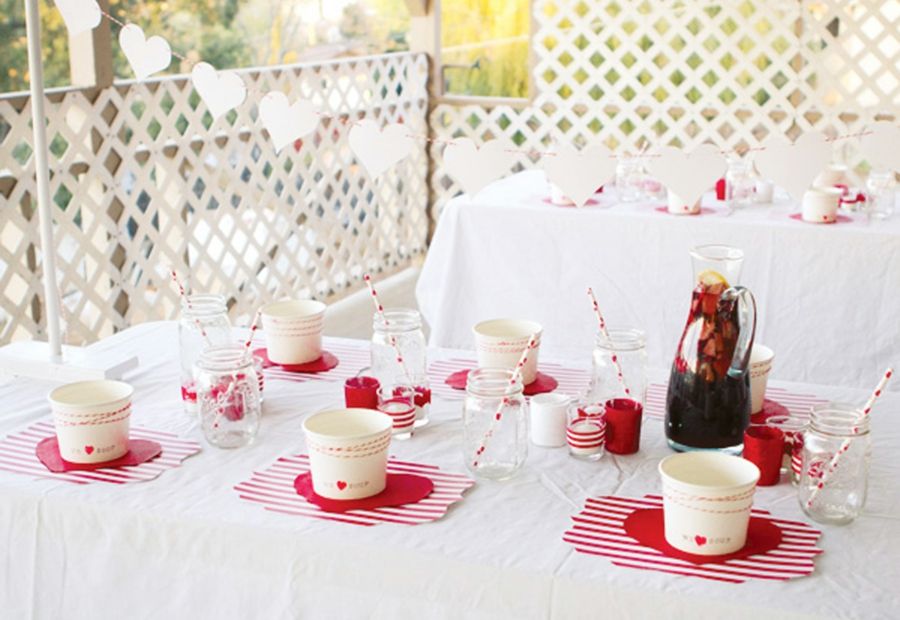 Party tableware in red and white for the successful garden party party decoration party decoration garden party color motto celebration party