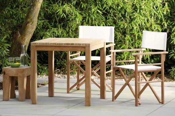Regiestühlen und Holztisch aus hochwertigen Materialien-Gartenmöbel-Set Gartentisch Gartenstuhl wetterfest Teakholz Balkon schlichtes Design zeitlose Eleganz