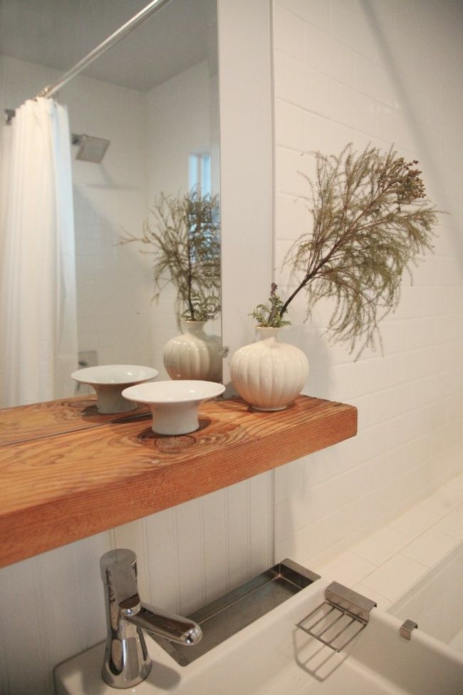 Renoviertes Badezimmer mit rustikalem Wandregal-Eklektische Wohnung Vintage rustikal