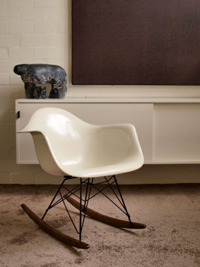Schaukelstuhl modern elegant Kommode Teppichboden-Designer Vintage Stuhl