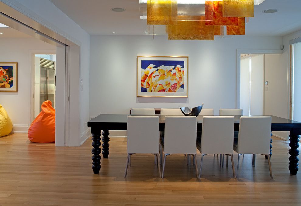 Schlau kombinierte Komplementärfarben-Steinoptik Steinwand Innendesign Akzent Esszimmer Tisch aus Massivholz