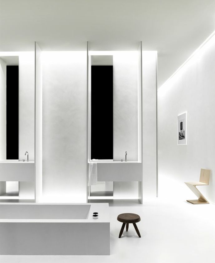 Schlichtes Bad in Weiß-moderne Badgestaltung