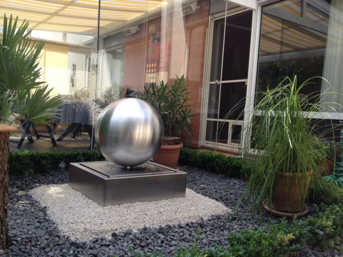Silver fountain for the courtyard - ideas with indoor fountain