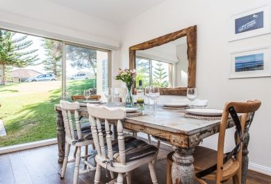 Sollte man zu einem rustikalen Esstisch unbedingt auch Holzstühle haben?