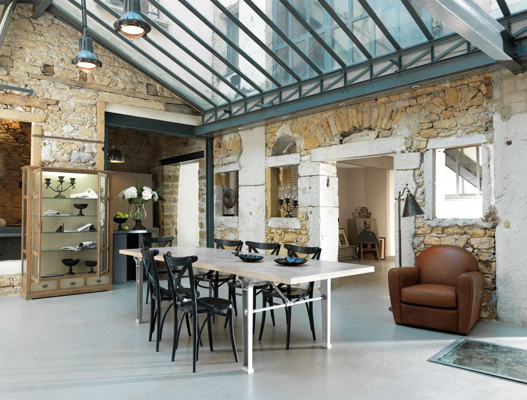 Exciting combination of stone walls and glass roof-stone wall interior design spacious dining room designer